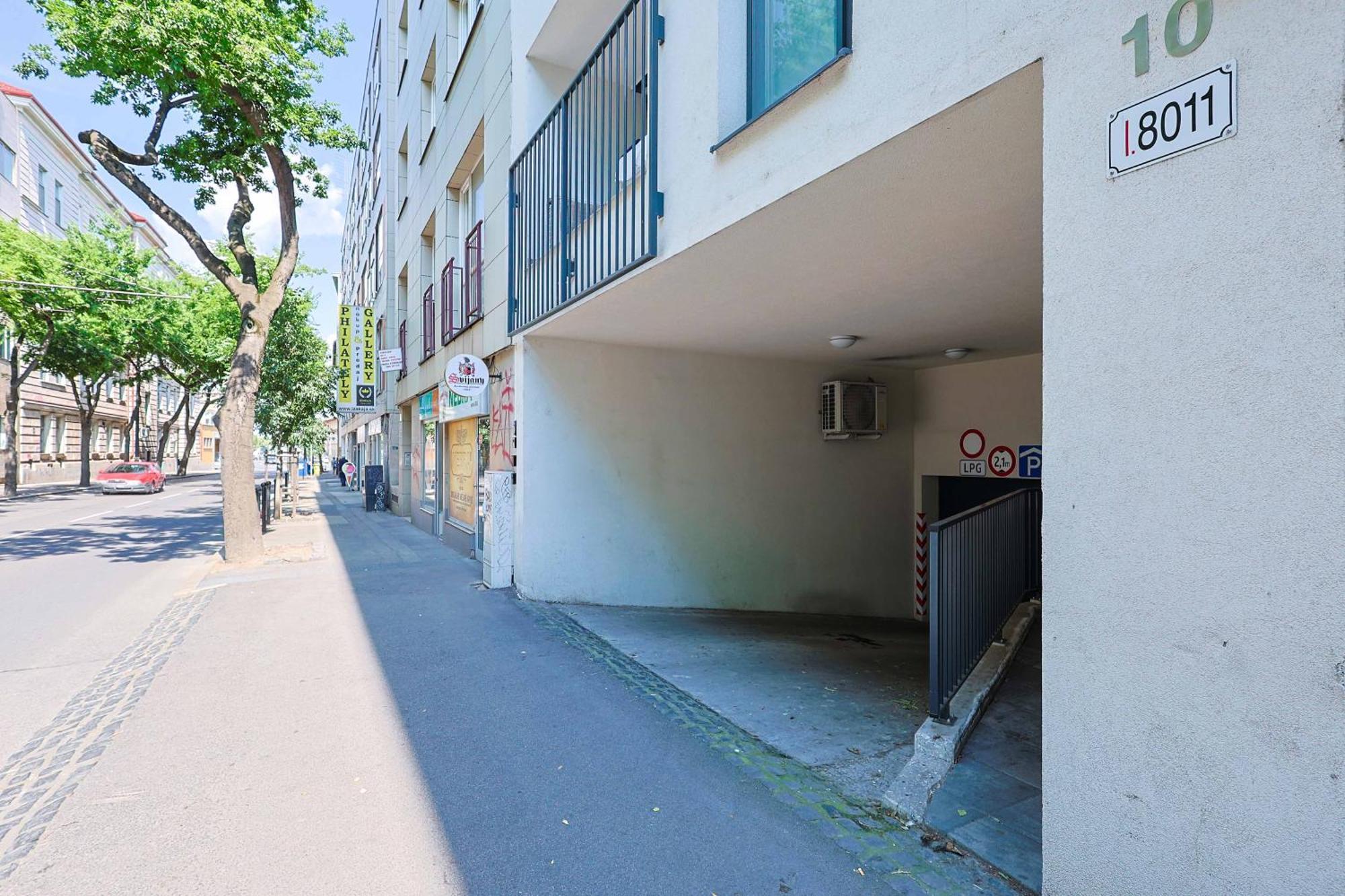 Apartmán Adamick Place In City Centre With Free Parking Bratislava Exteriér fotografie